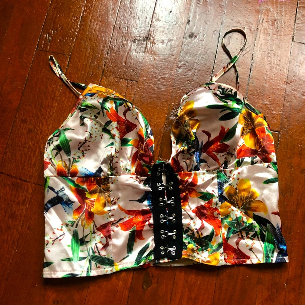 'PRETTYLITTLETHING' Bralette Top